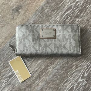 Michael Kors Wallet/Clutch